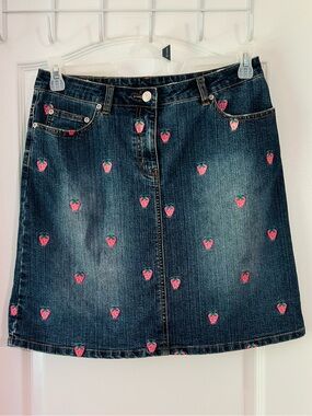 LILLY PULITZER Denim Mini Skirt With Adorable Strawberry Embroidery - Size 4